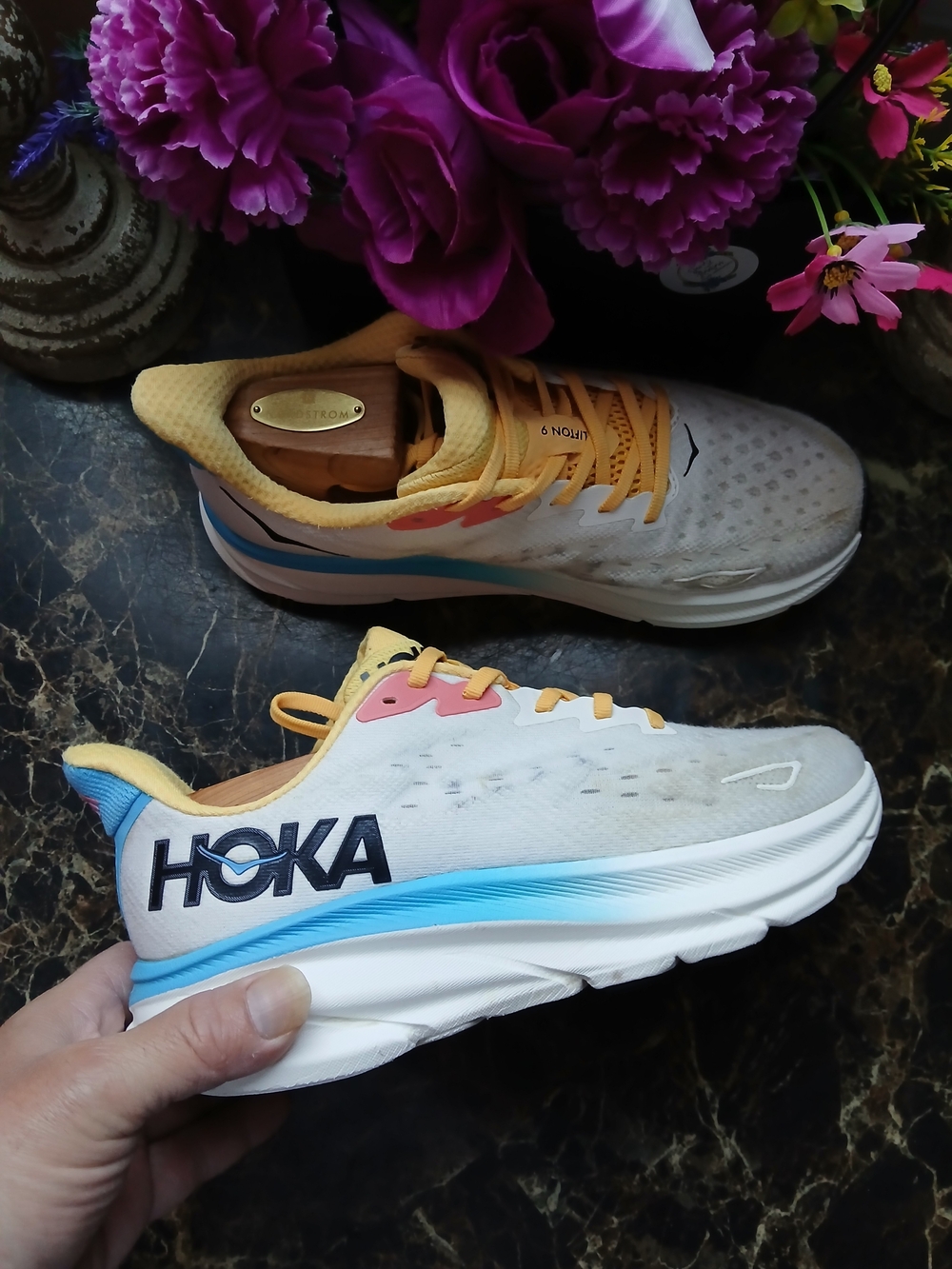 Hoka One Clifton 9 Comfort/Athletic Lifestyle Shoes Size 9 for Women